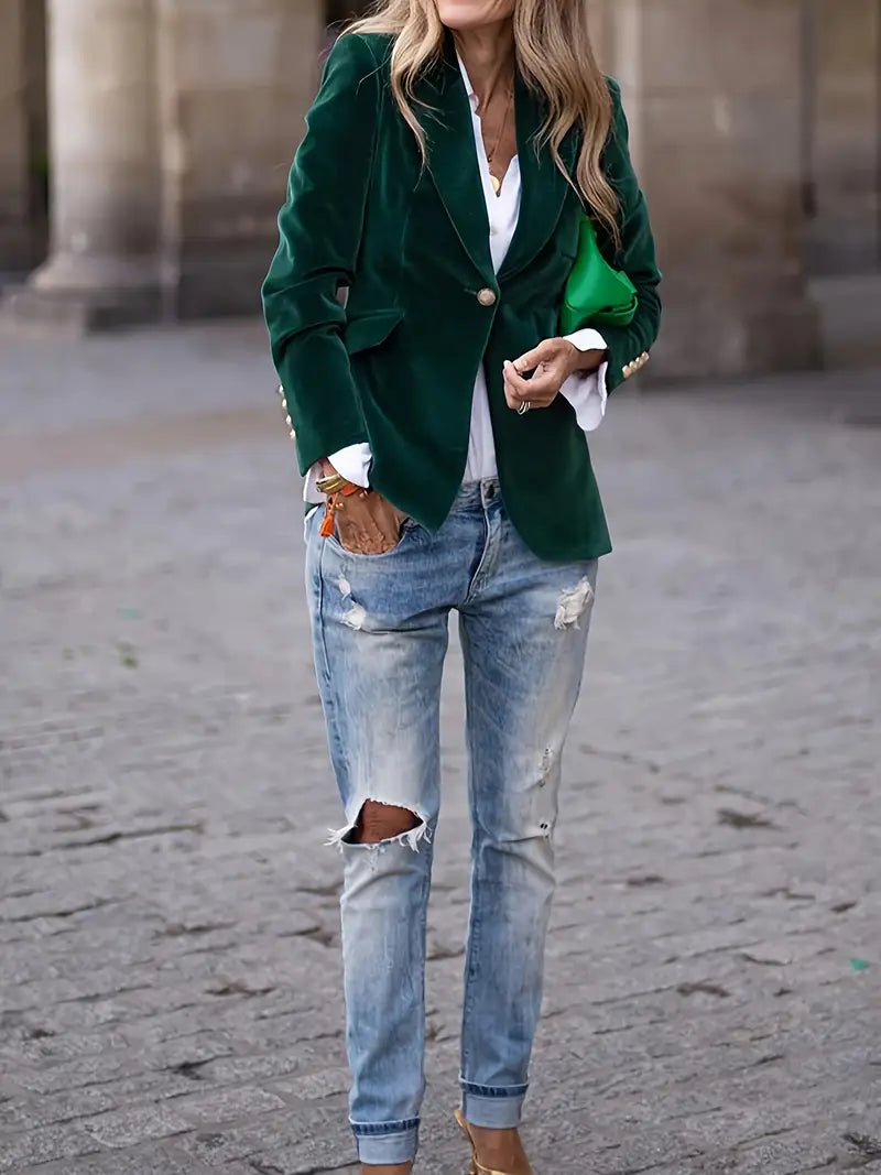 Tailored Women's Blazer with Classic Lapels and Button Closure
