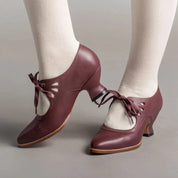 Women's Vintage Pumps With Bow Closure And Low Heel