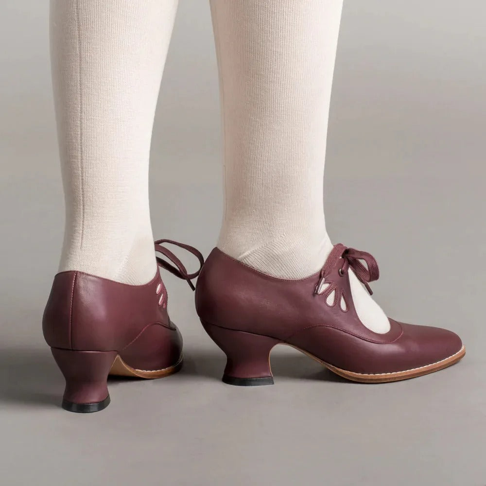 Women's Vintage Pumps With Bow Closure And Low Heel