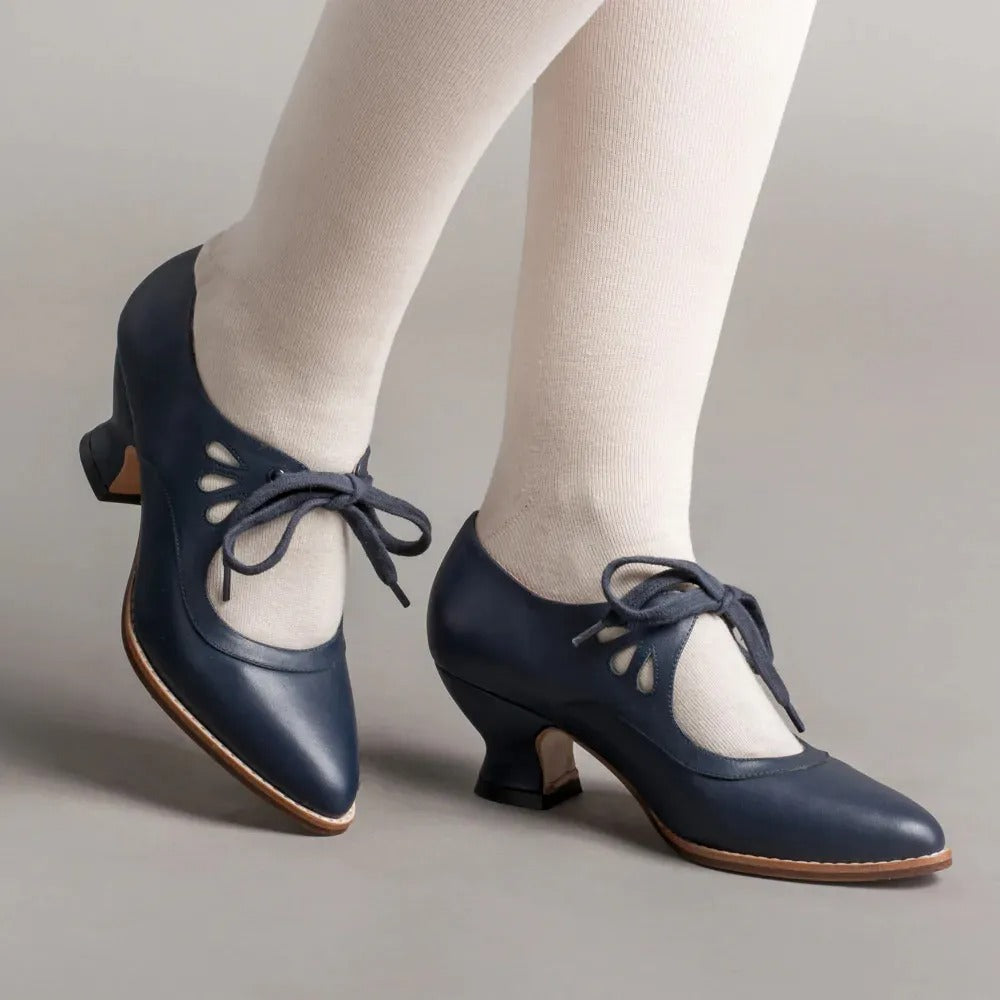 Women's Vintage Pumps With Bow Closure And Low Heel