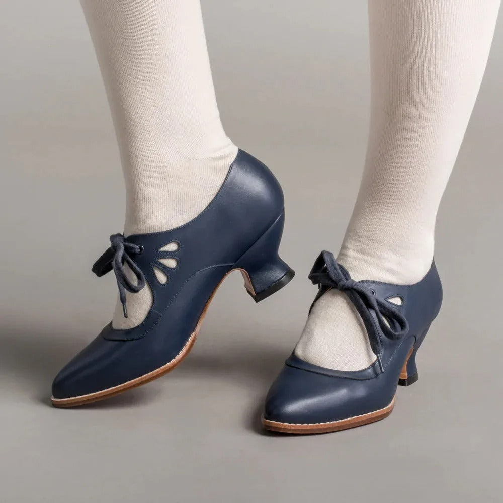 Women's Vintage Pumps With Bow Closure And Low Heel