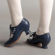 Women's Vintage Pumps With Bow Closure And Low Heel