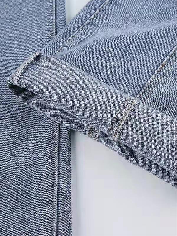Mirjam - Flared Jeans with Red Star