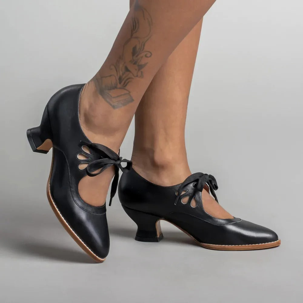 Women's Vintage Pumps With Bow Closure And Low Heel