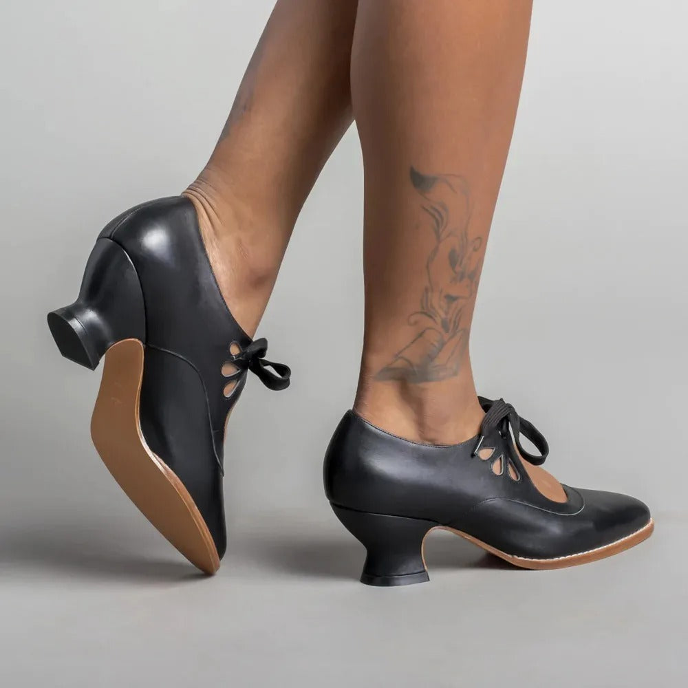 Women's Vintage Pumps With Bow Closure And Low Heel