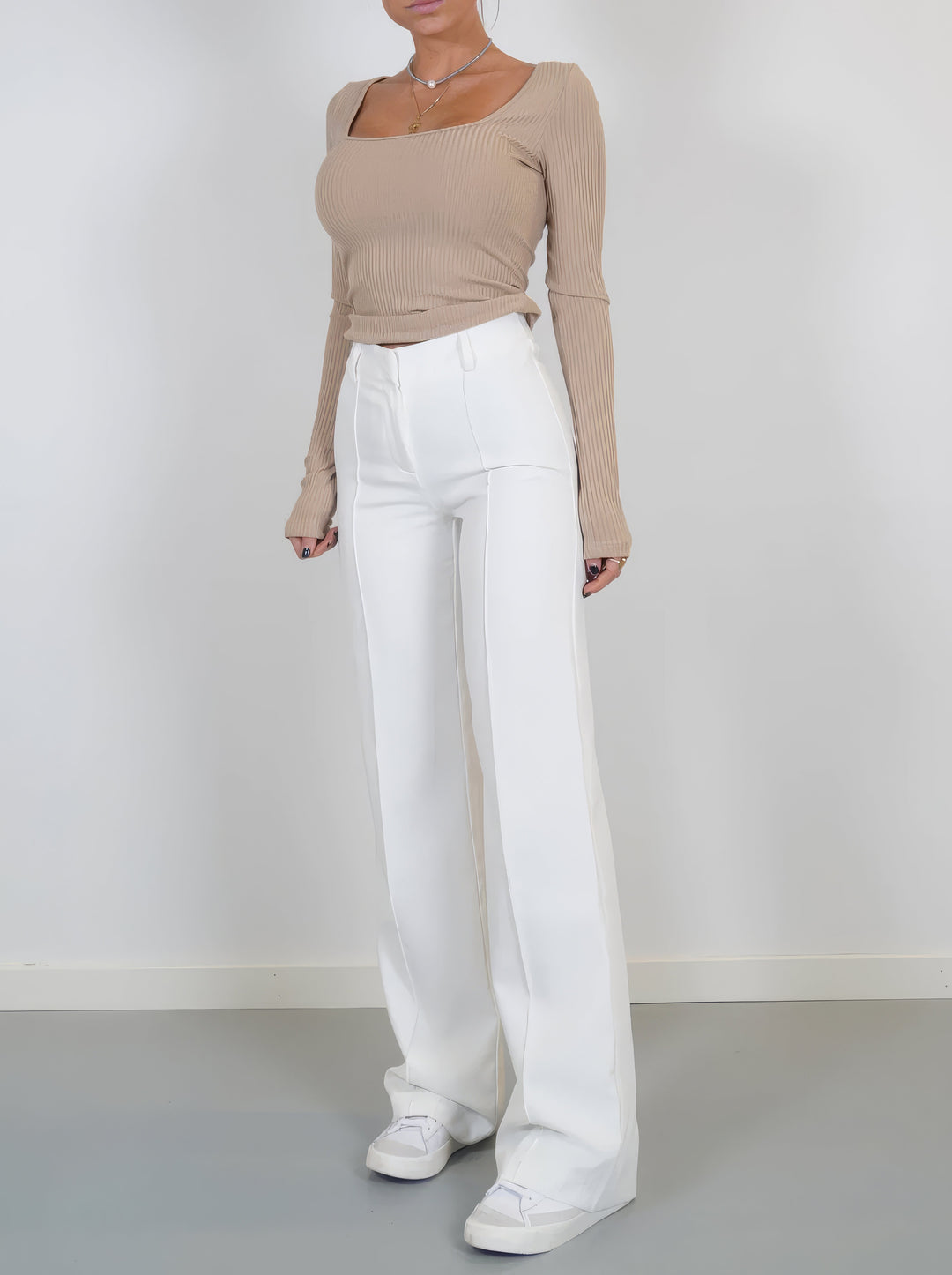 Elegant Pants with High Waist and Vertical Front Seam