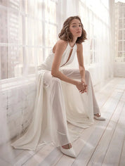 Elegant Women's Jumpsuit with Open Back and Halter Neck