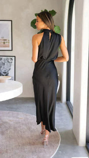 Lisa - Luxe satin dress with an elegant look