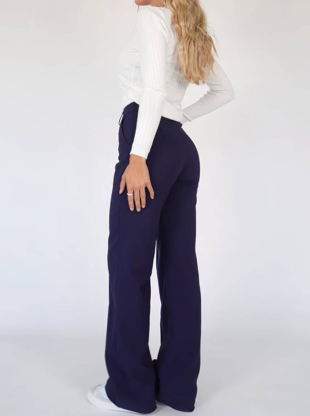 Elegant Pants with High Waist and Vertical Front Seam