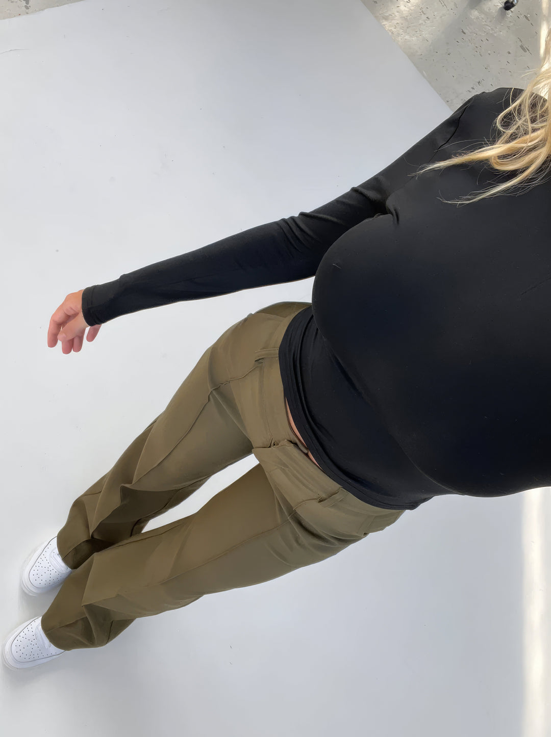 Elegant Pants with High Waist and Vertical Front Seam
