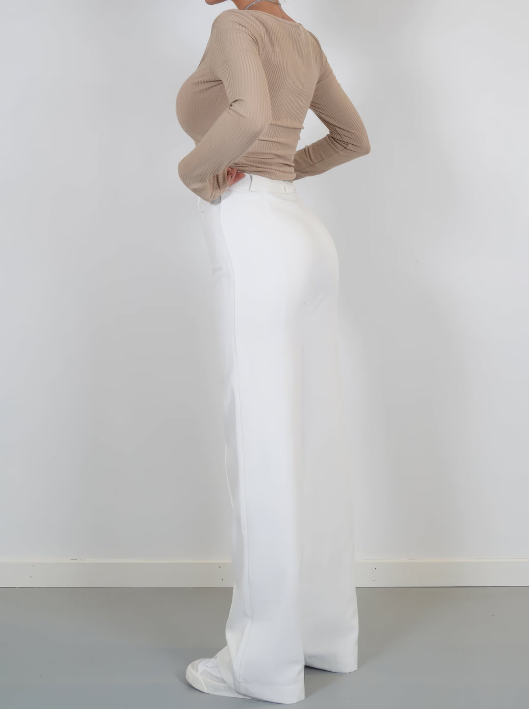 Elegant Pants with High Waist and Vertical Front Seam