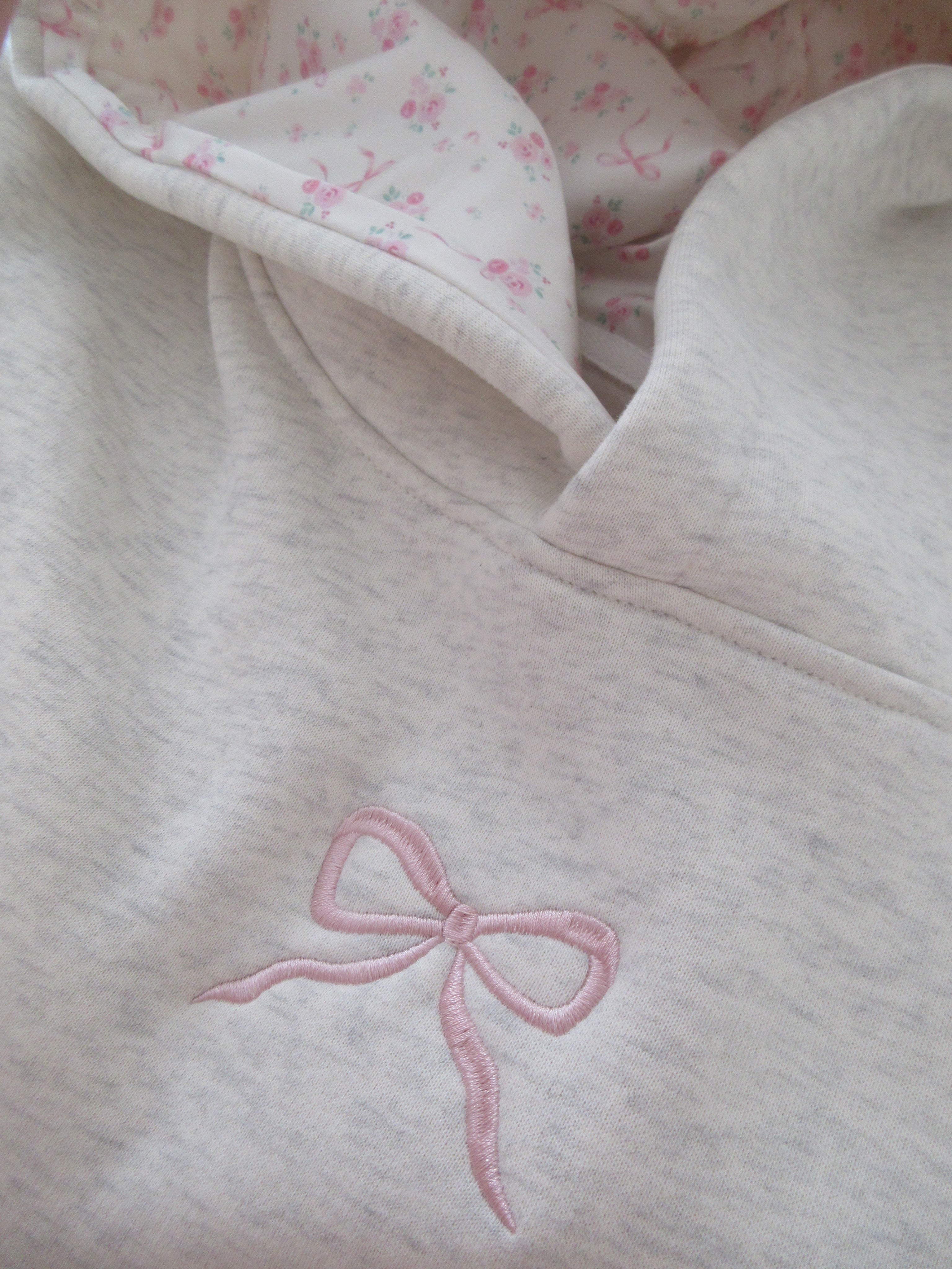 Yvonne - Oversized hoodie with bow
