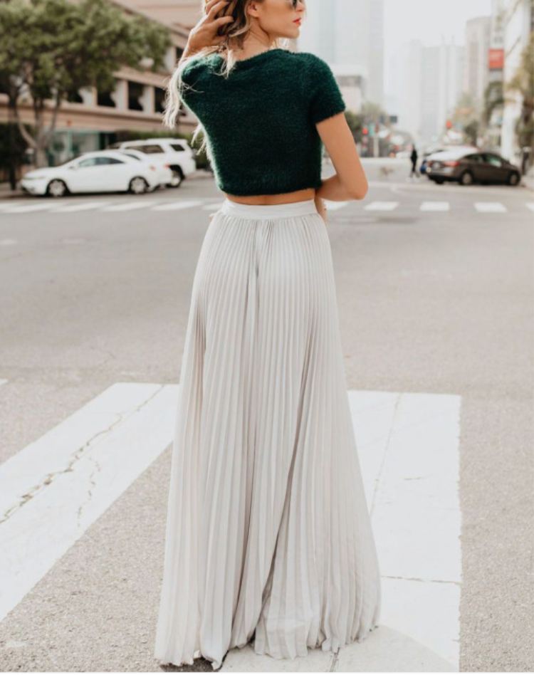 Stylish Pleated Skirt with High Waist and Flowy Fit