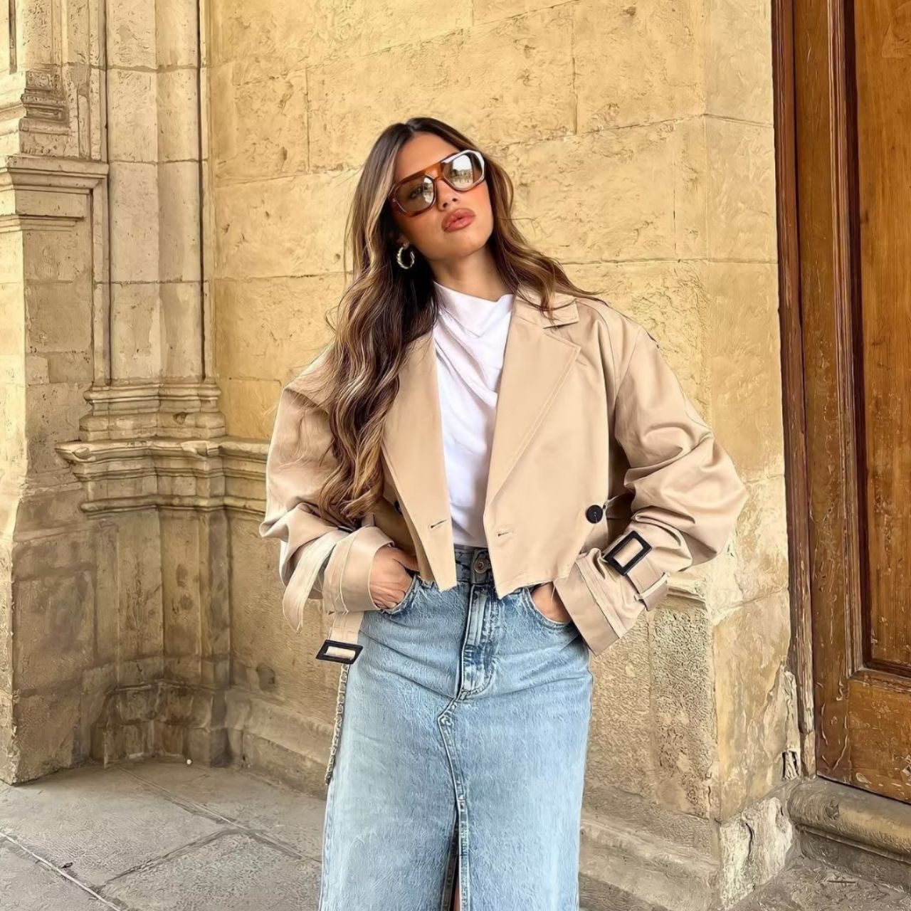Stylish Women's Short Trench Coat for a Casual Look