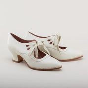 Women's Vintage Pumps With Bow Closure And Low Heel