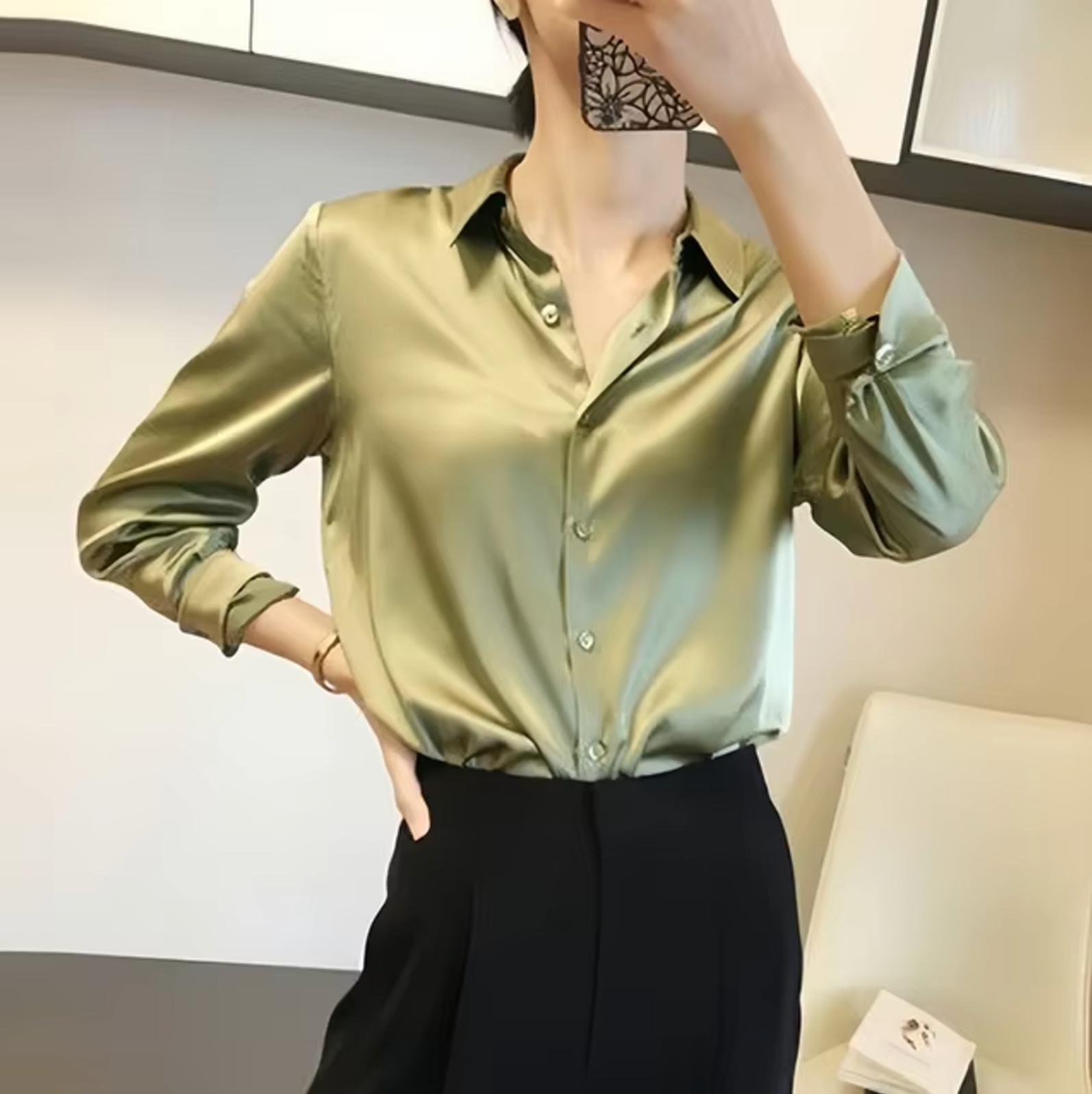 Women's Chic Blouse with Long Sleeves for an Elegant Fit
