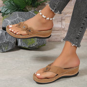 Comfort teen slippers with flower detail and wedge heel for women