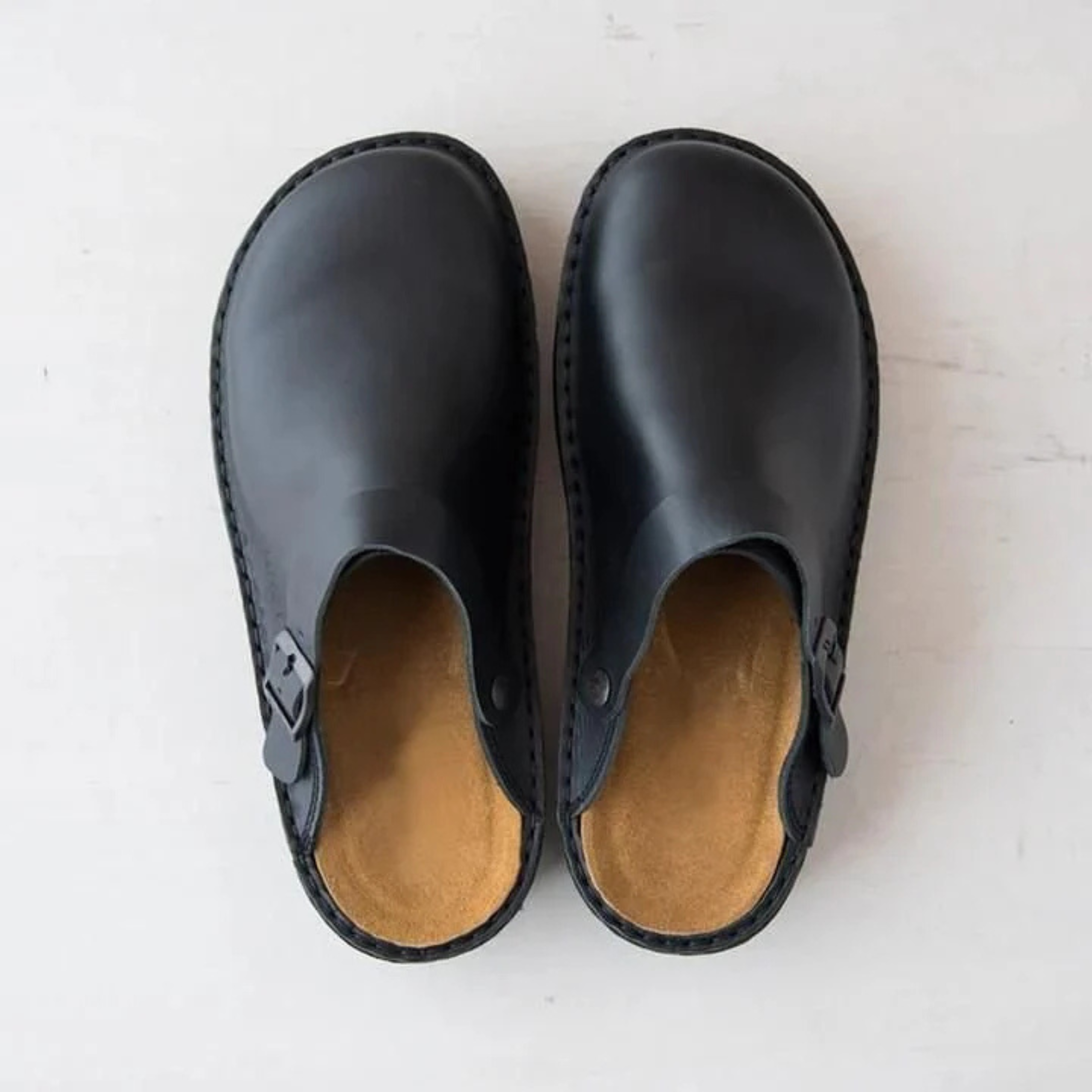 Men's Leather Clogs with Vintage Look and Comfortable Sole