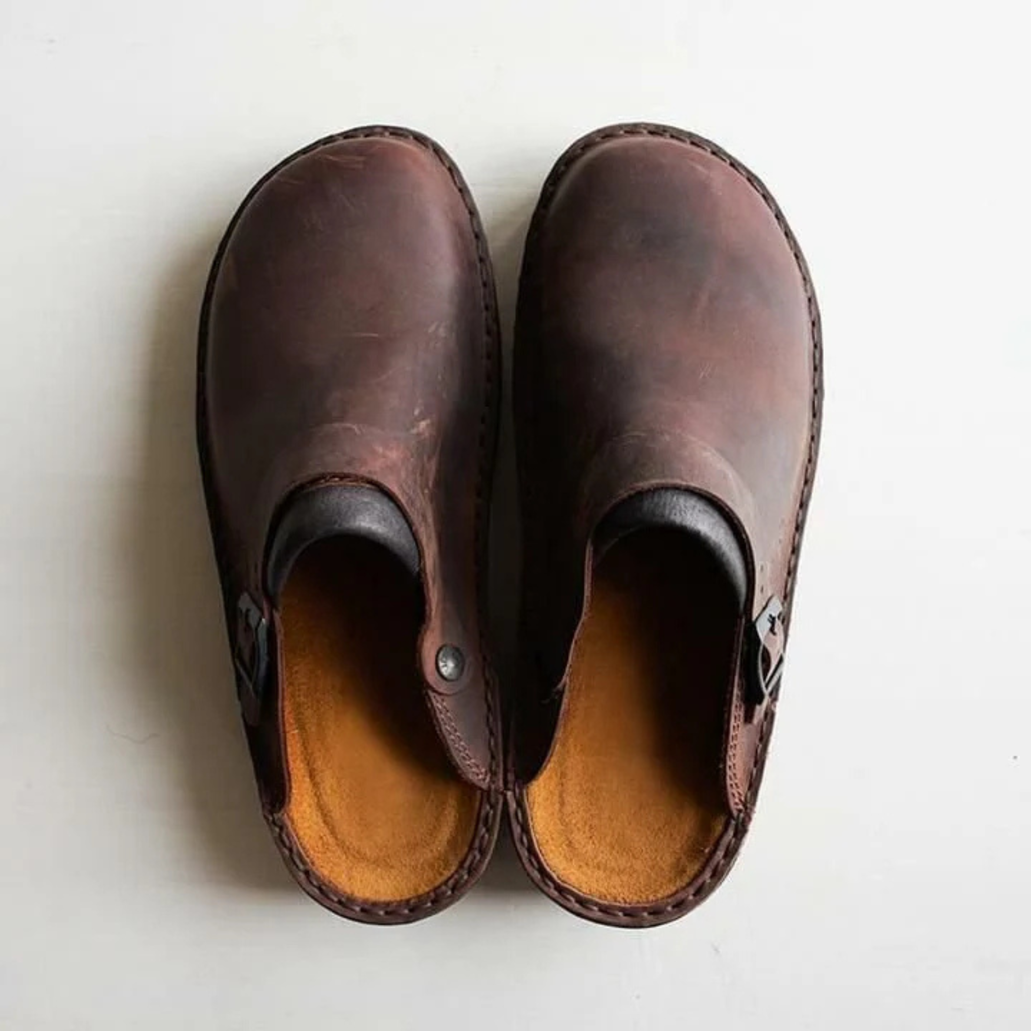 Men's Leather Clogs with Vintage Look and Comfortable Sole