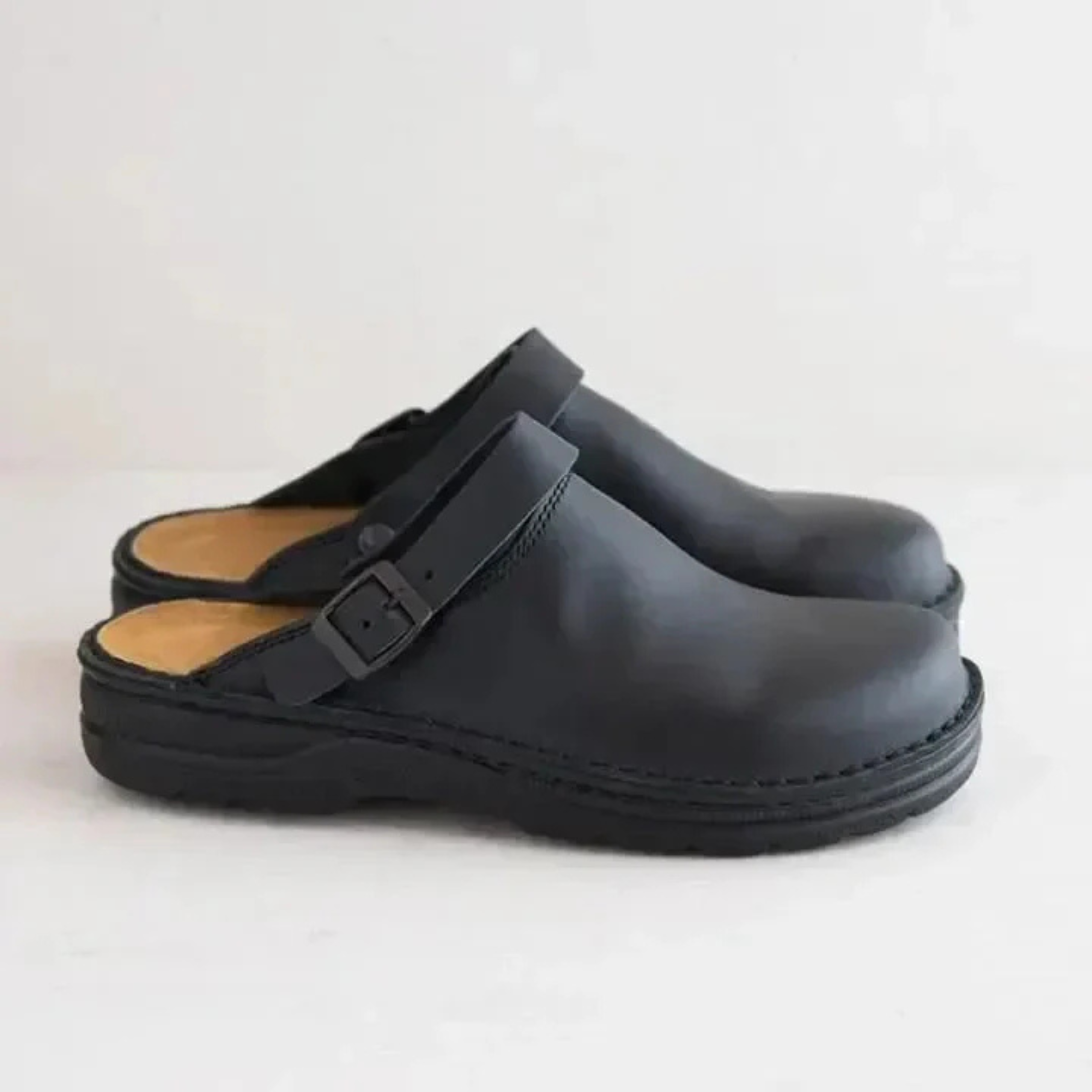 Men's Leather Clogs with Vintage Look and Comfortable Sole