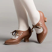 Women's Vintage Pumps With Bow Closure And Low Heel