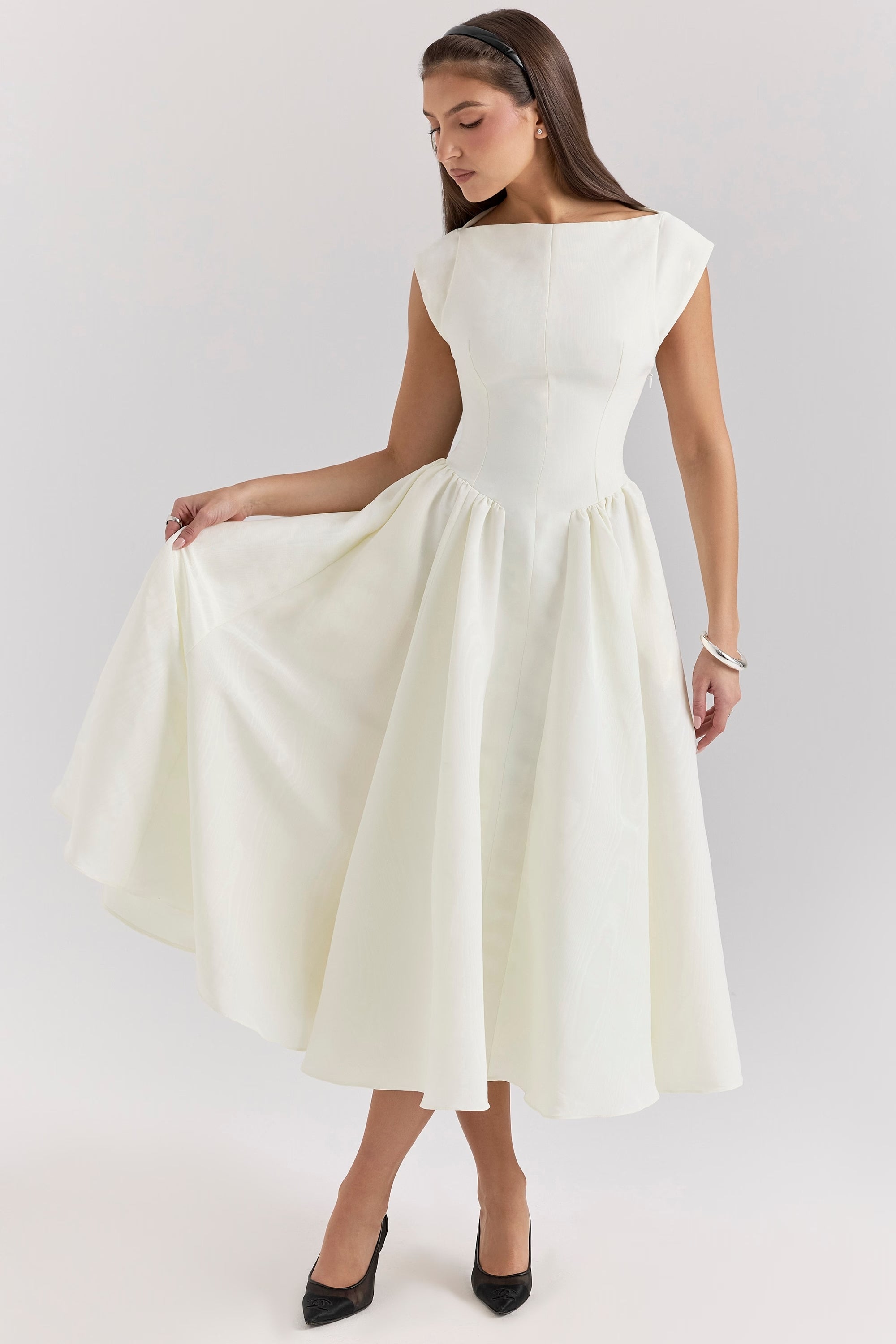 Lani - Elegant Midi Dress with Open Back