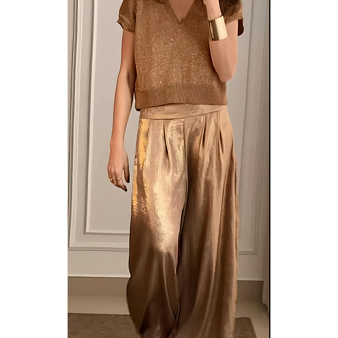 Elegant Pants with Gold Details and Wide Legs