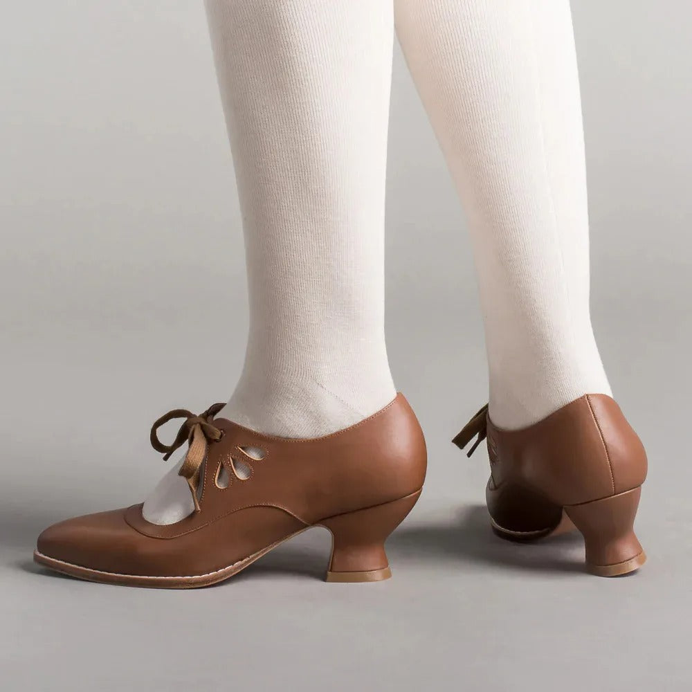 Women's Vintage Pumps With Bow Closure And Low Heel