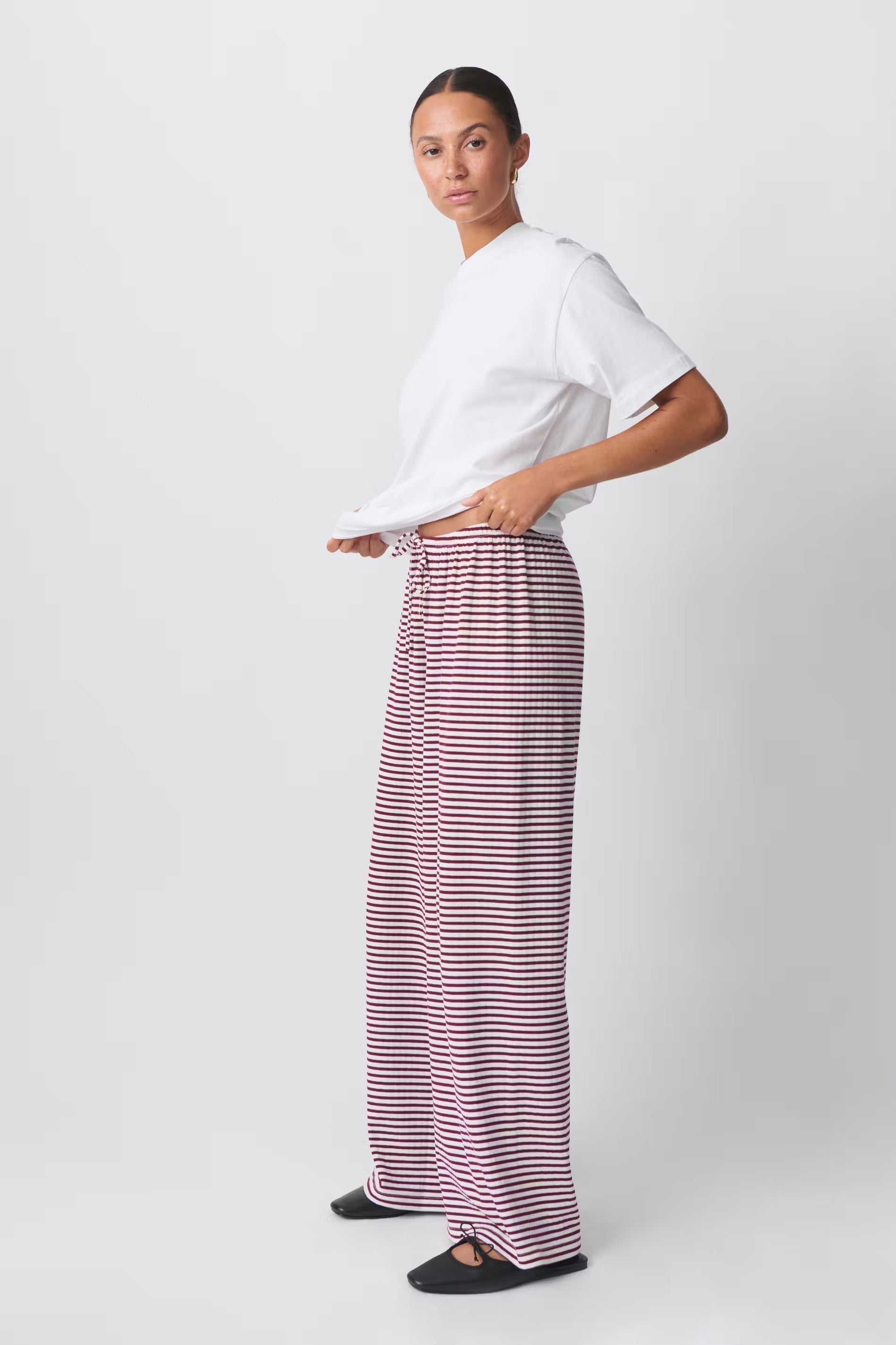 Striped Lounge Pants for Women with Wide Legs and Elastic Waist