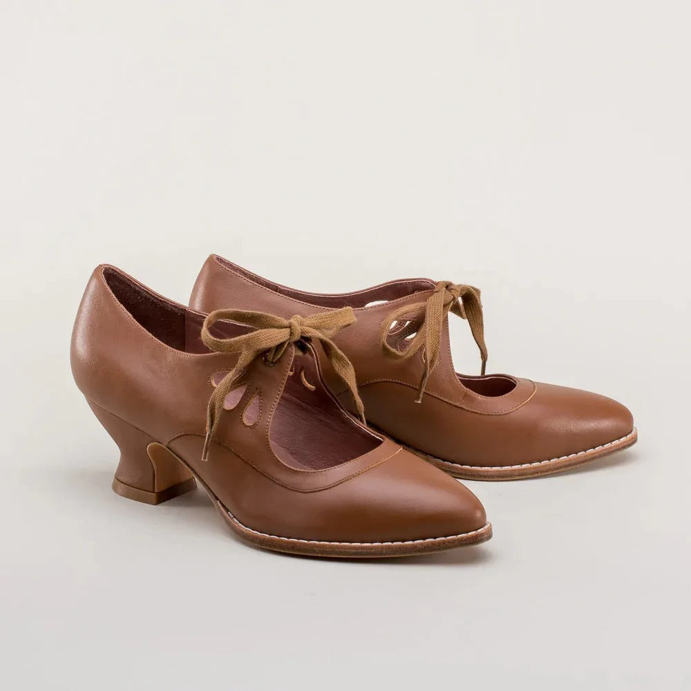 Women's Vintage Pumps With Bow Closure And Low Heel