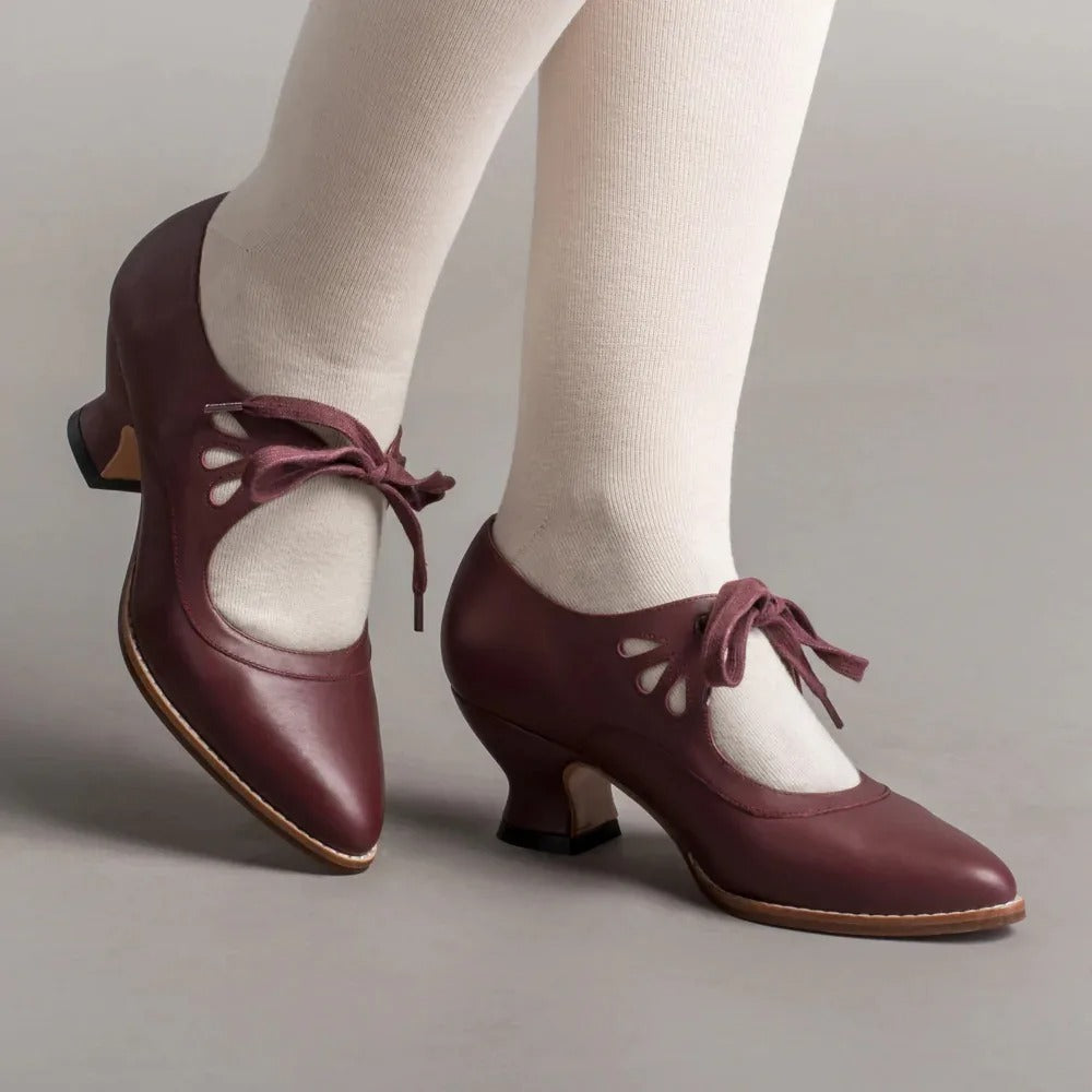 Women's Vintage Pumps With Bow Closure And Low Heel