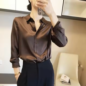Women's Chic Blouse with Long Sleeves for an Elegant Fit