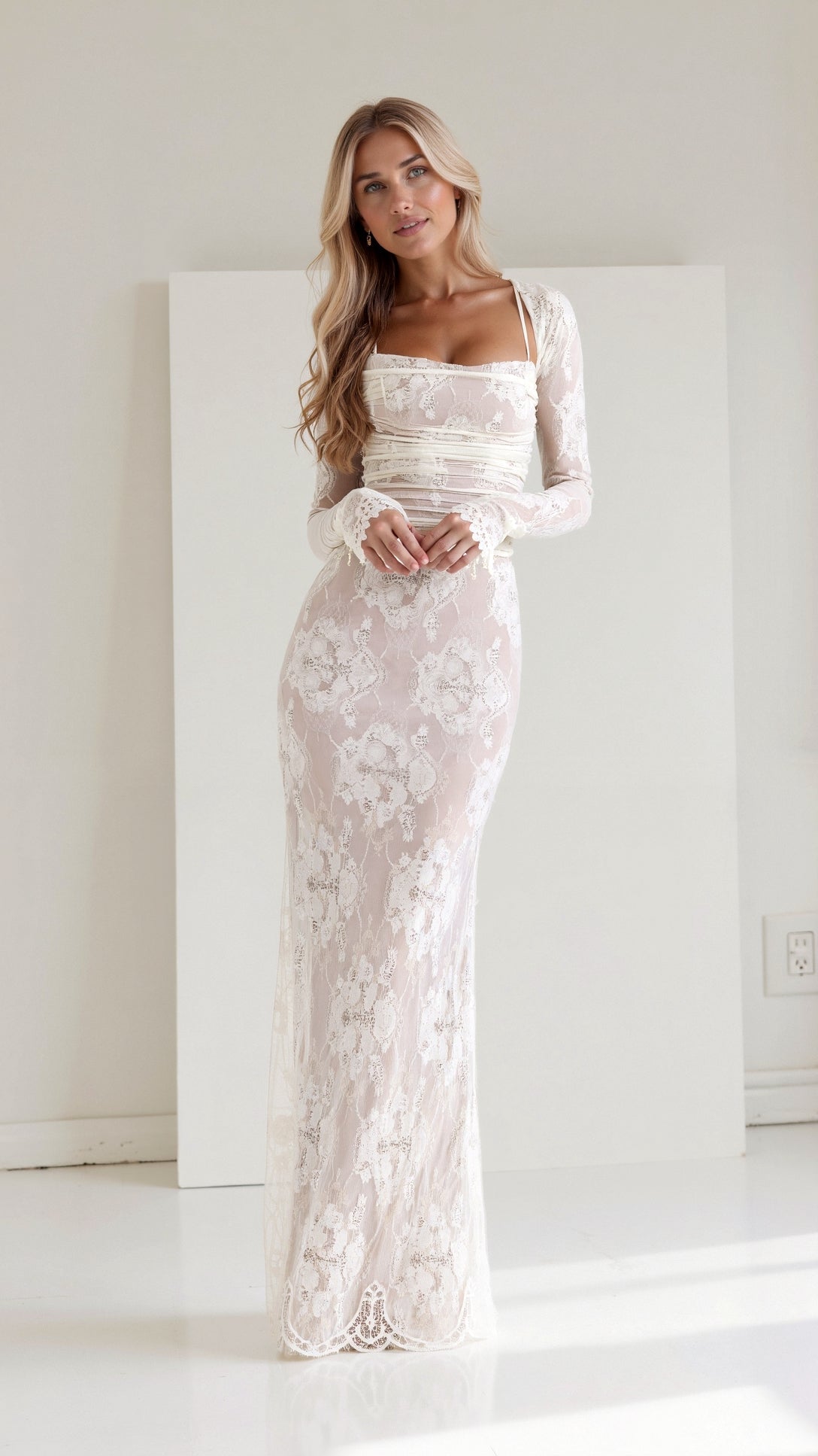 Women's Maxi Lace Evening Dress with Long Sleeves and Elegant Silhouette