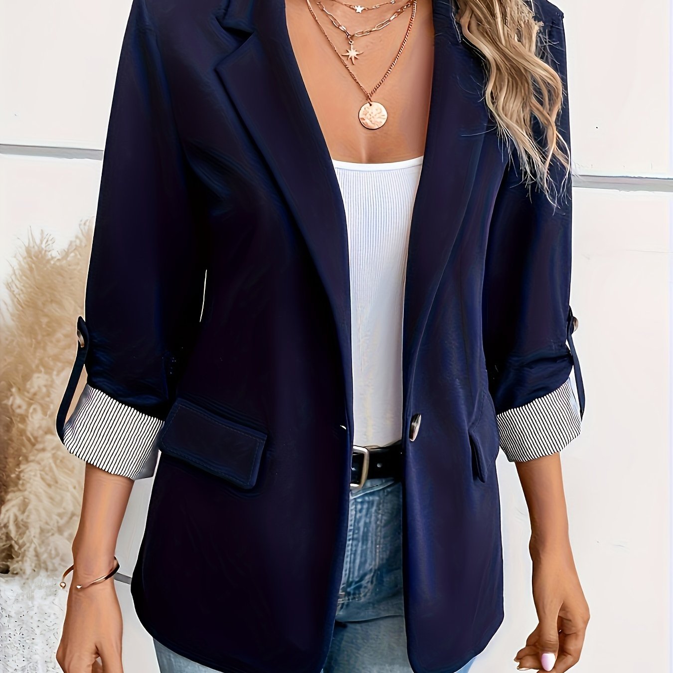 Lieke - Blazer with roll-up sleeves and single button closure