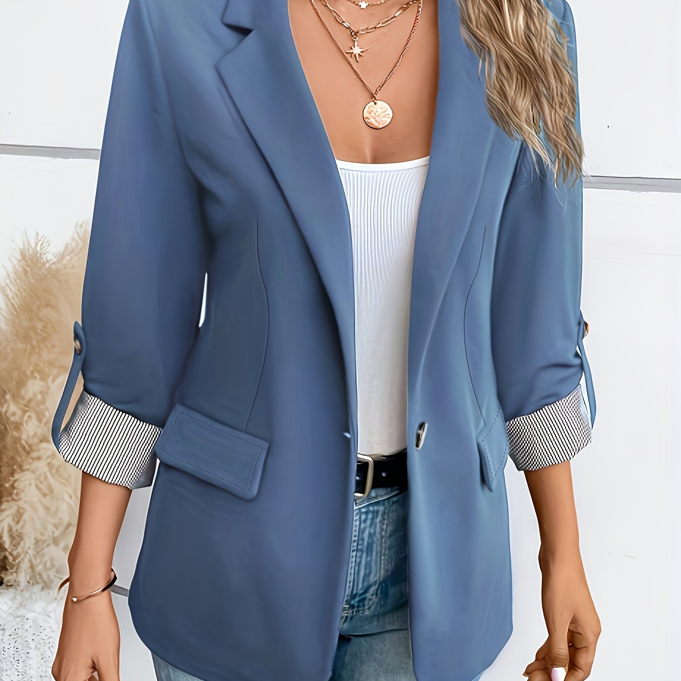 Lieke - Blazer with roll-up sleeves and single button closure