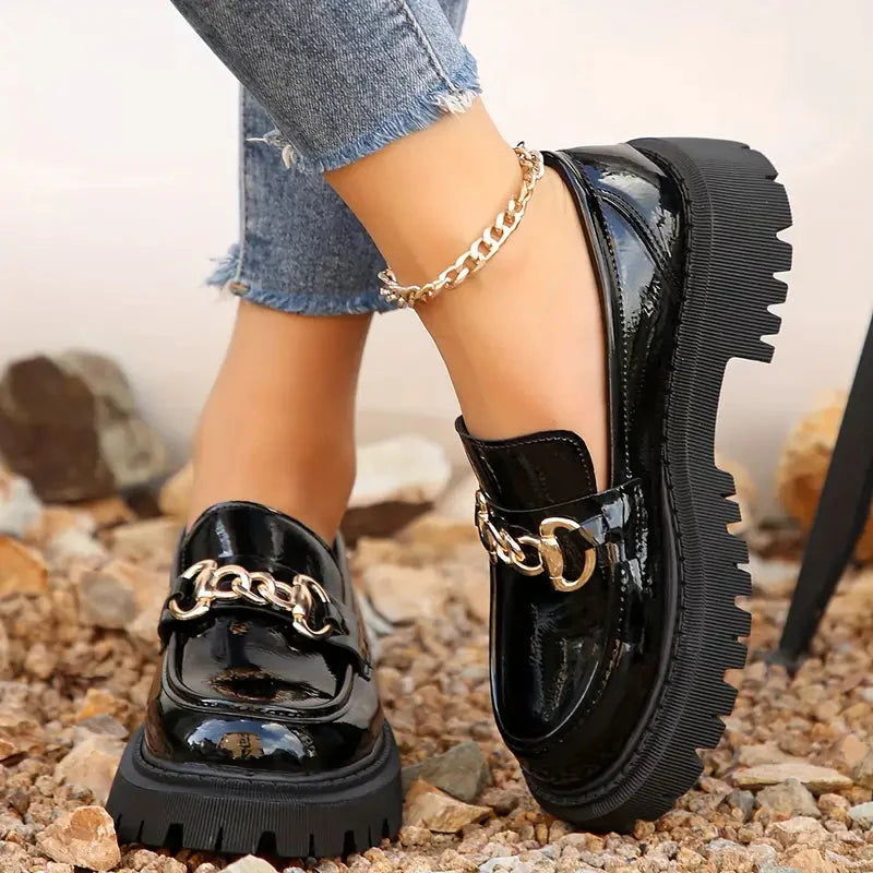 Chunky-Loafers-Slip-on-Kedjedekor-Damskor-Platform-Loafers-Eva-Jonsson.webp