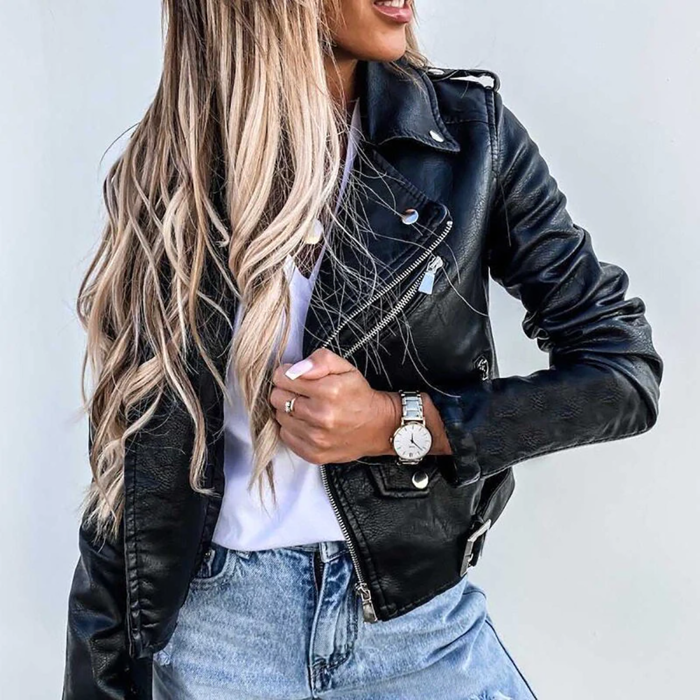 Grace-Leather-Jacket-Voeg-wat-extras-toe-aan-je-outfit-met-dit-stijlvolle-leren-jack-Boetiek-Moda-2.png