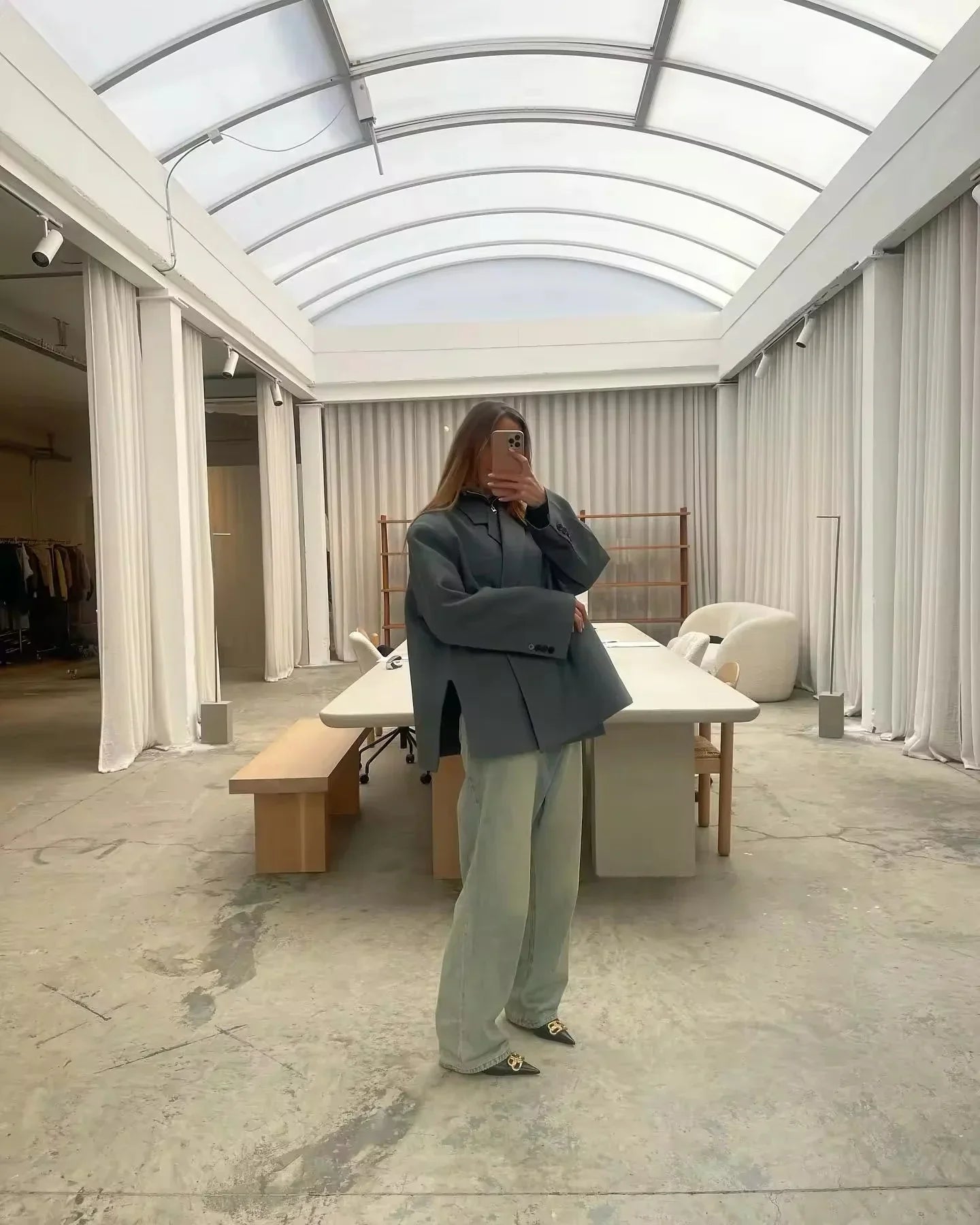 Oversized Women's Blazer Chic with Notch Collar and Long Sleeves