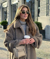 Stylish Women's Sunglasses with Round Frame and Luxury Finish