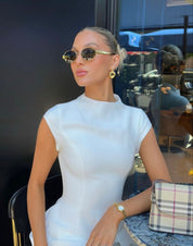 Stylish Women's Sunglasses with Round Frame and Luxury Finish