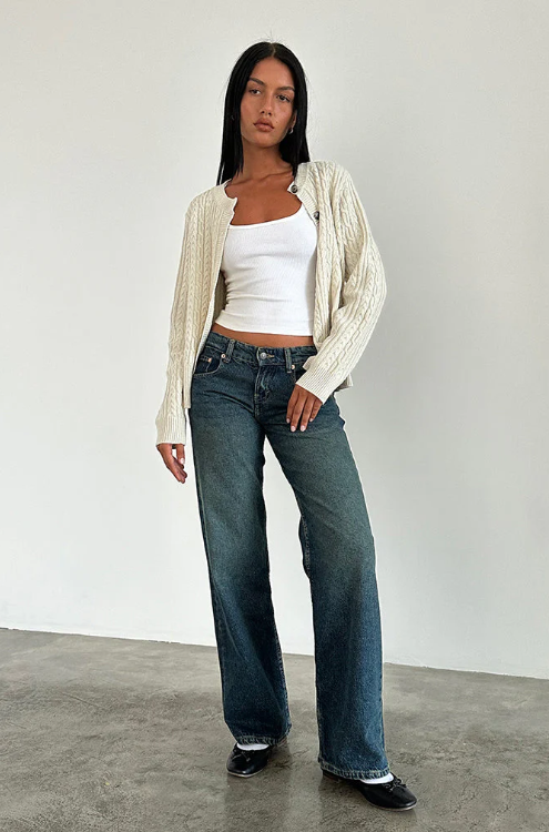 Comfortable Women's Low-Rise Jeans with Wide Legs