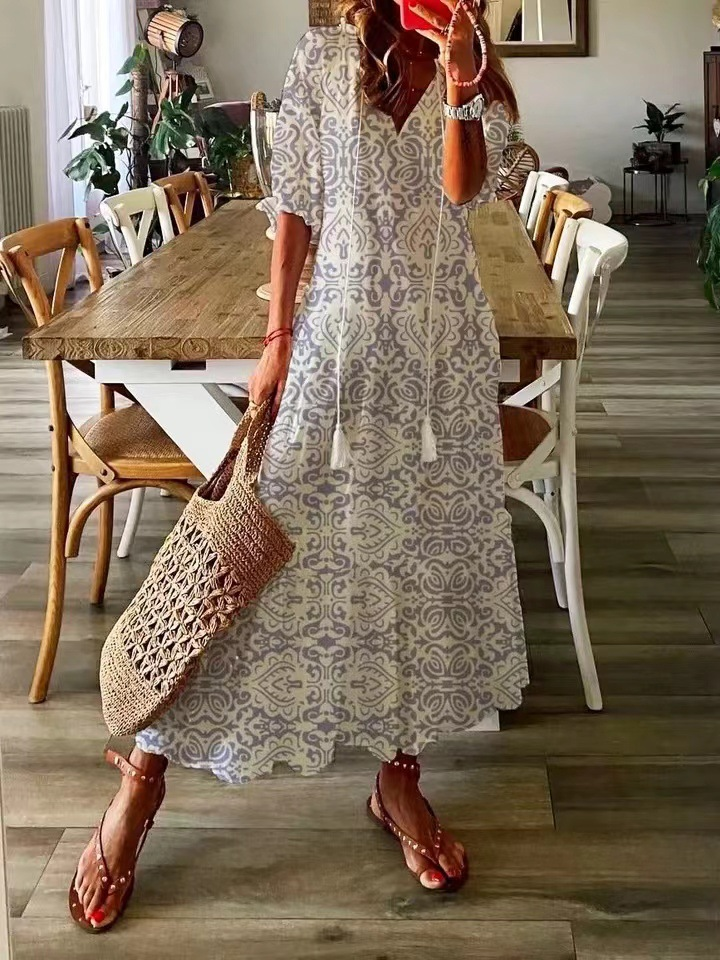 Boho Maxi Dress with Floral Print and V-Neck