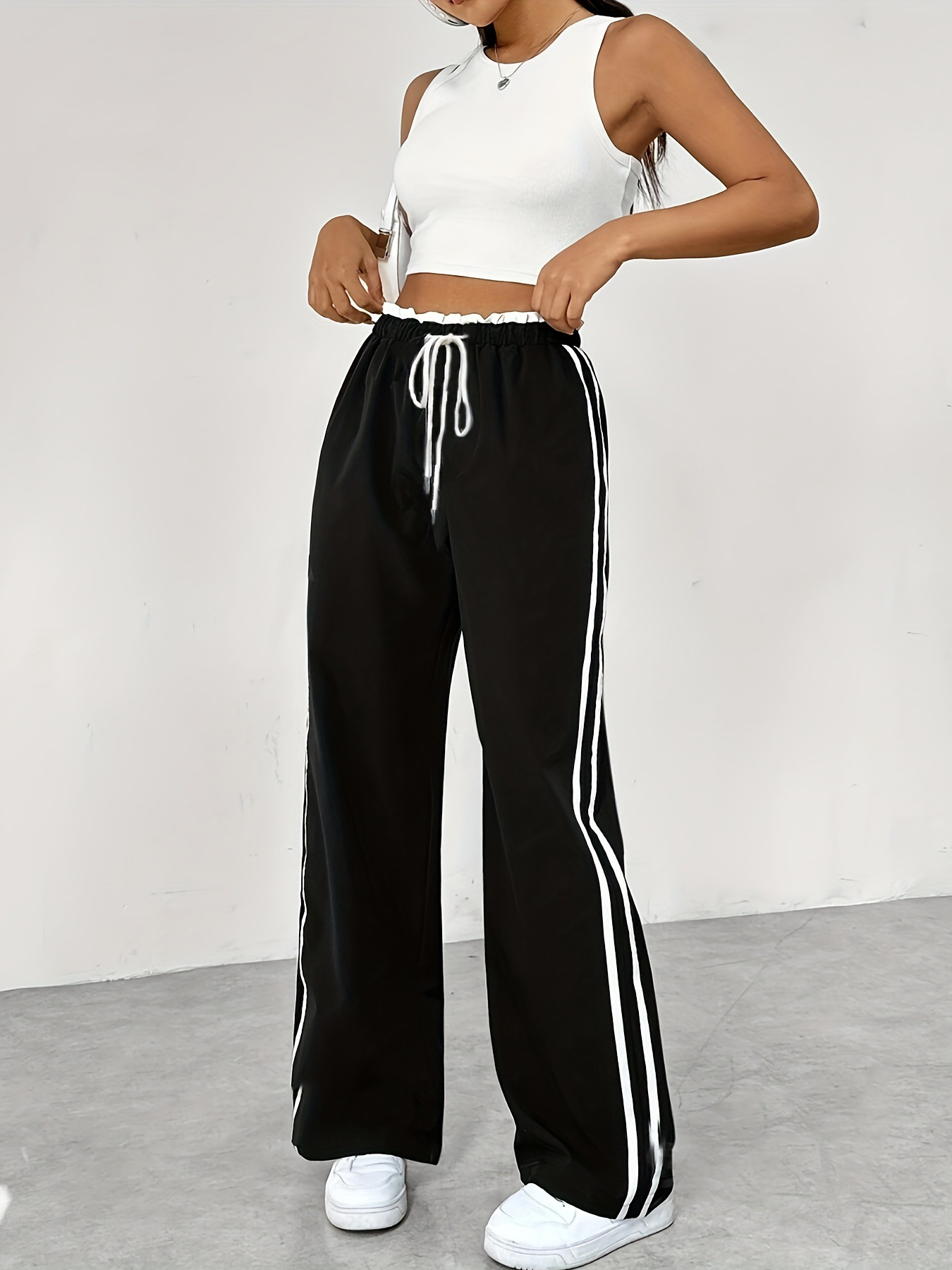 Women's Sporty Joggers Comfortable with Wide Legs and Elastic Waist