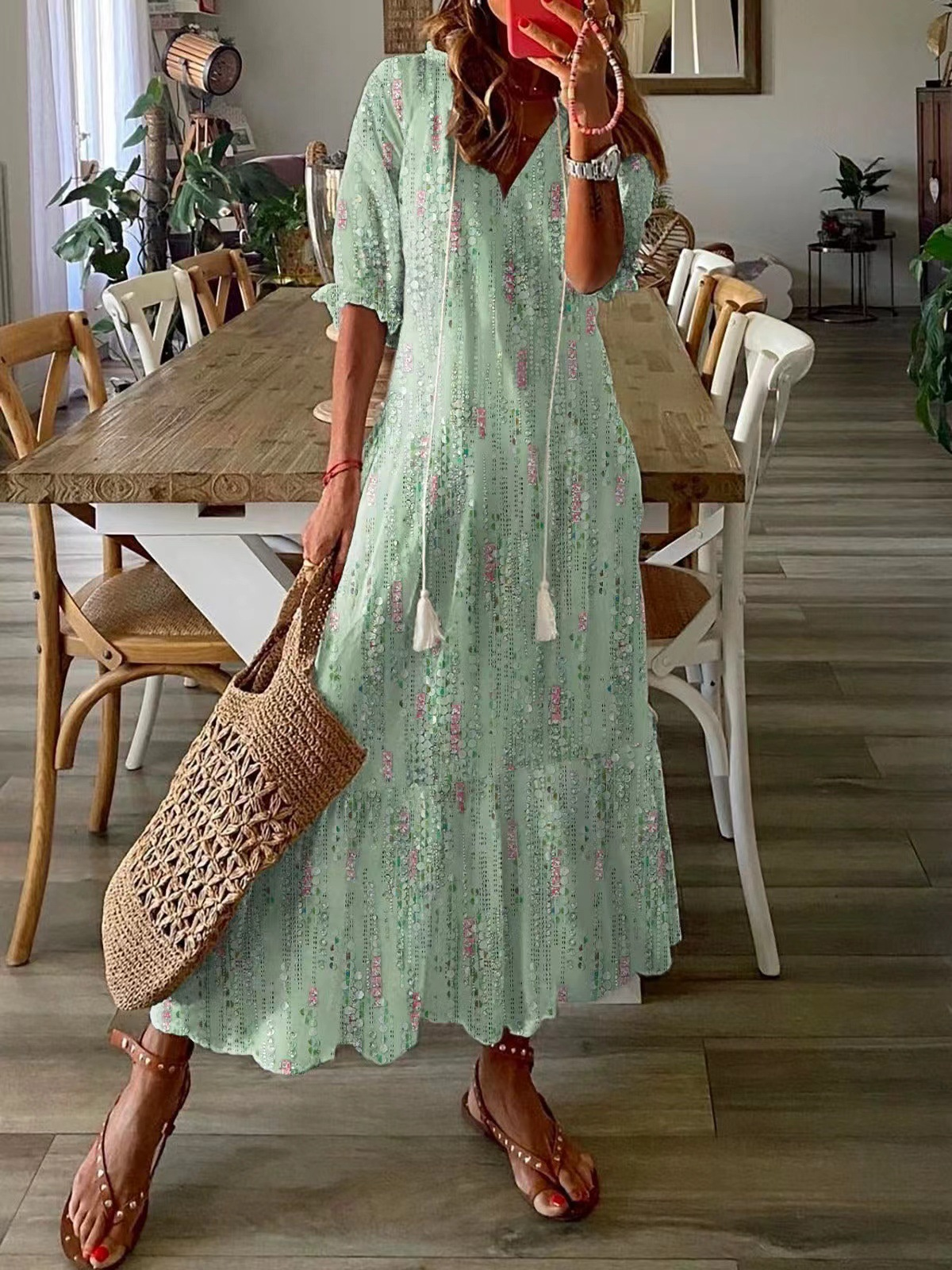 Boho Maxi Dress with Floral Print and V-Neck