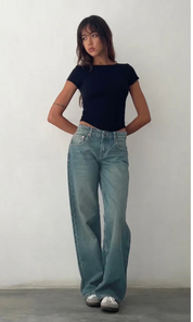 Comfortable Women's Low-Rise Jeans with Wide Legs