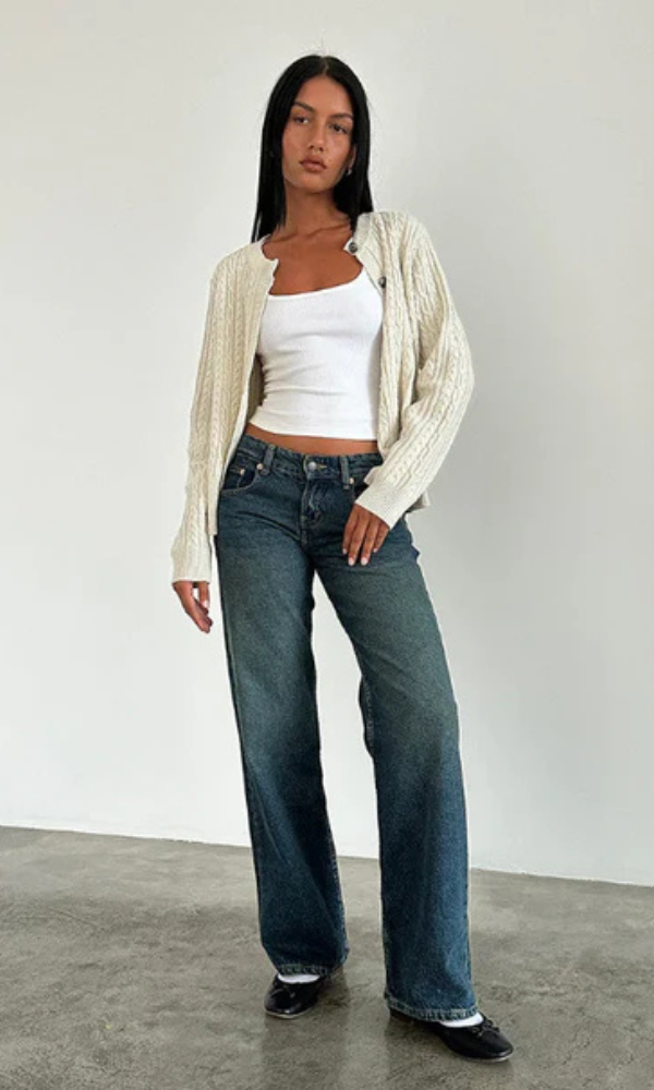 Comfortable Women's Low-Rise Jeans with Wide Legs