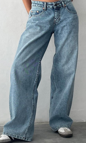 Comfortable Women's Low-Rise Jeans with Wide Legs
