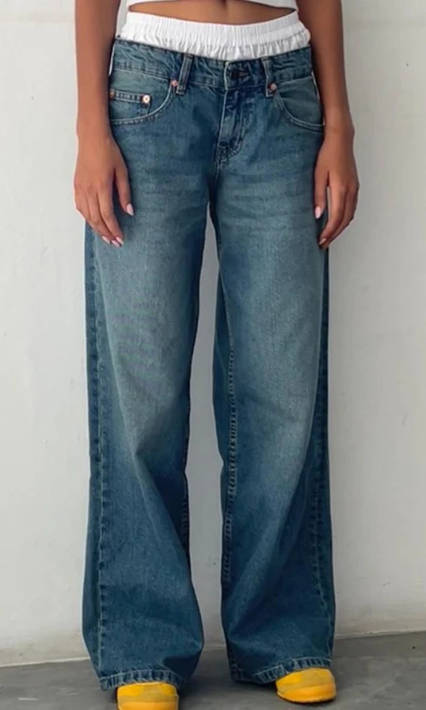 Comfortable Women's Low-Rise Jeans with Wide Legs