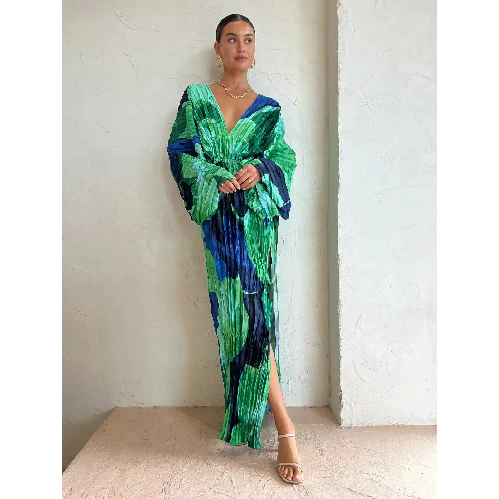 Aimée - Refined summer dress with deep neckline