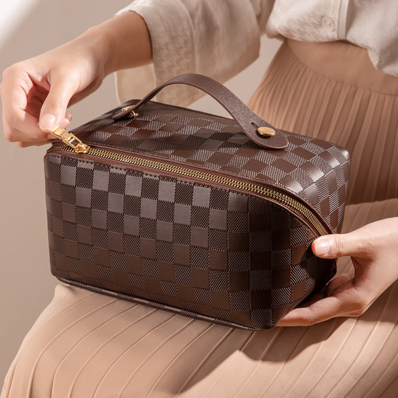 Luxury Checked Makeup Bag For Women With Zipper And Handle